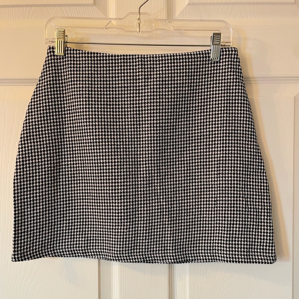 Classic Black and White Houndstooth Skirt